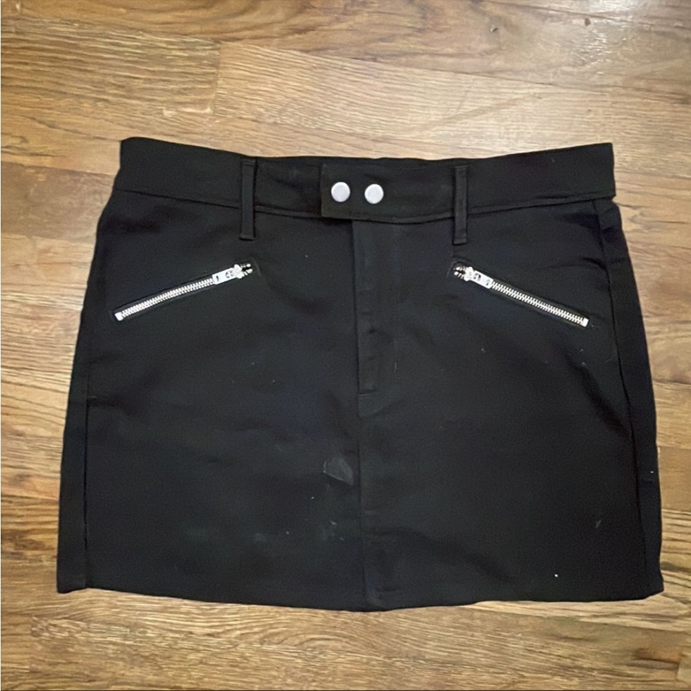 Levi black skirt